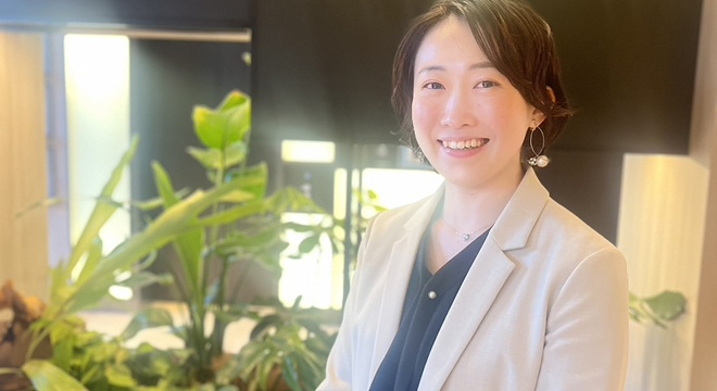 鍋島佳穂里さん